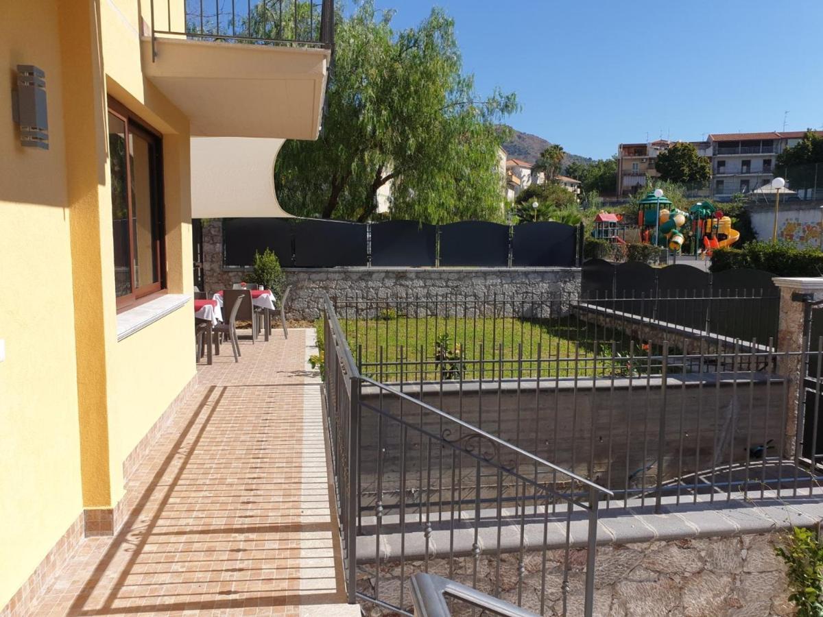B&B Villa Chiara Bed And Breakfast Taormina Bagian luar foto